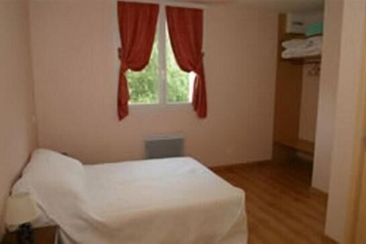 Room 8 of 32