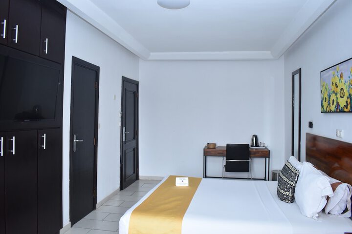 Room 4 of 43