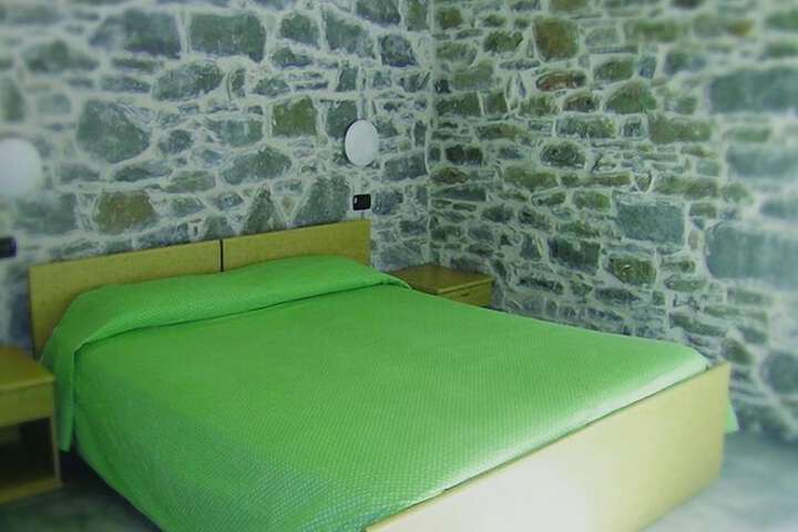 Room 4 of 16