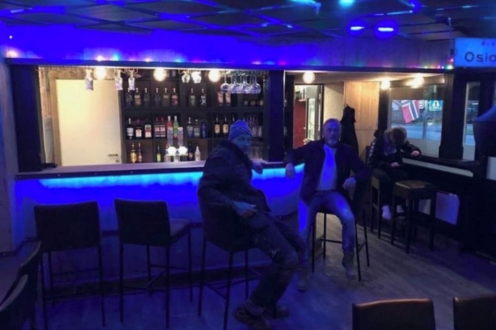 Lounge 13 of 17