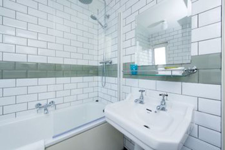 Room 3 of 28