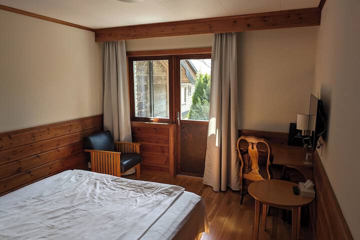 Room 5 of 25