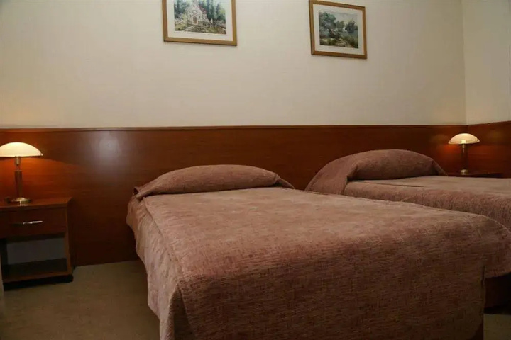 Room 3 of 6