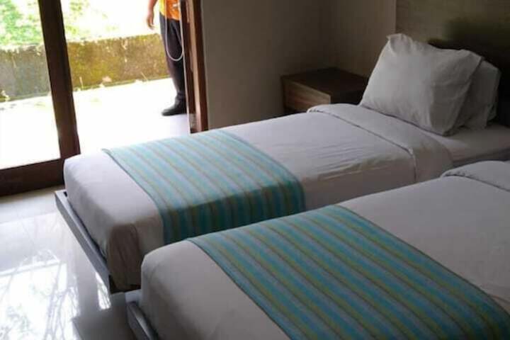 Room 8 of 27
