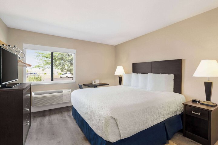 1 King Bed (11 of 12)