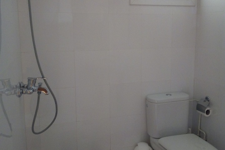 Room 27 of 27