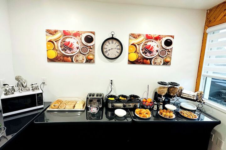 Breakfast/Coffee Service 147 of 165