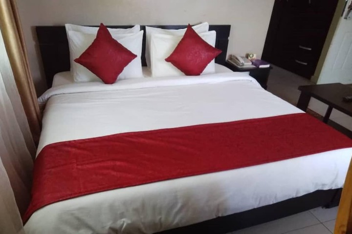 Room 5 of 44