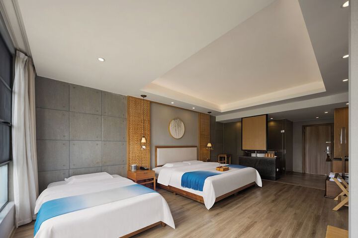 Room 35 of 184