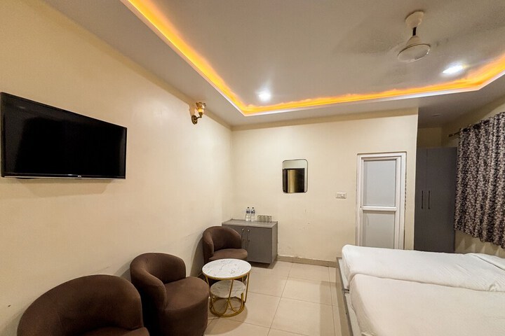 Room 42 of 80
