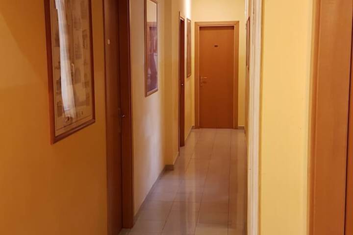 Ballroom/Hall 23 of 28