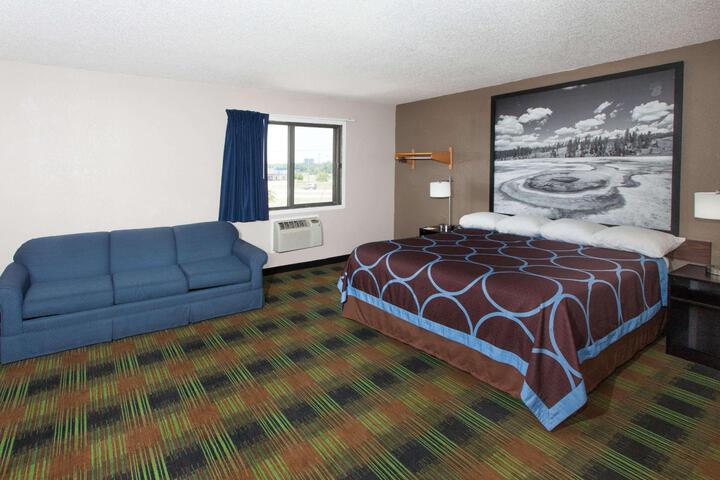 1 Queen Bed (4 of 9)