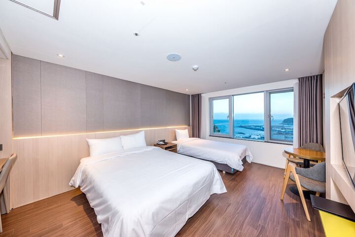Room 52 of 84