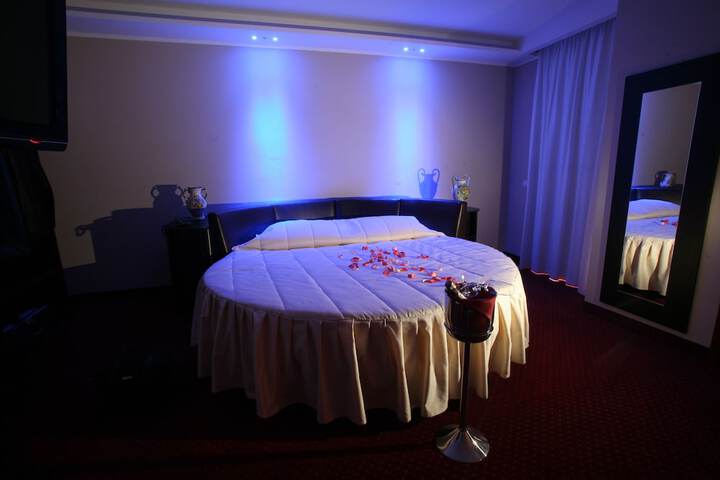 Room 16 of 50