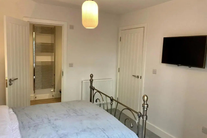 Room 5 of 11