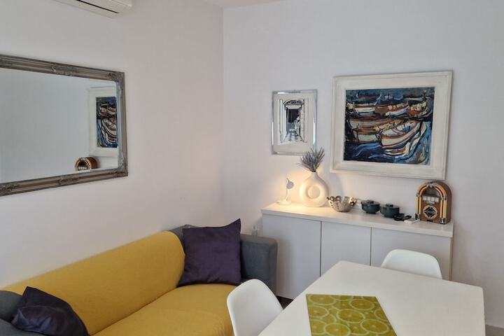 Room 43 of 104