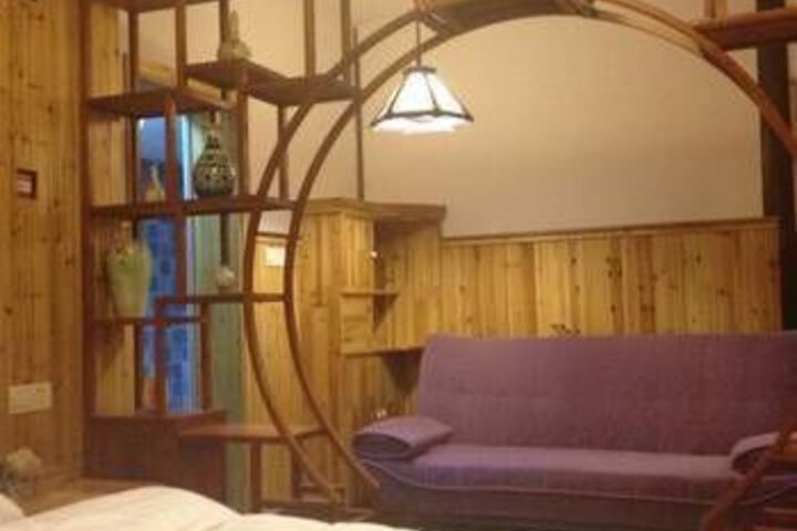 Room 10 of 13