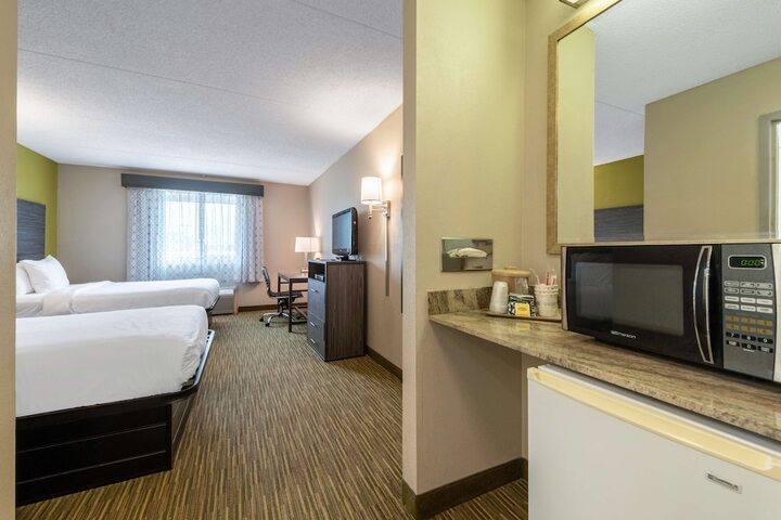 2 Double Beds (15 of 18)