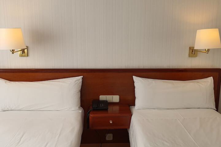 Room 21 of 76