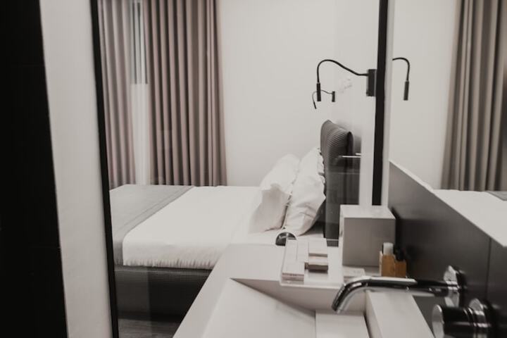 Room 52 of 67
