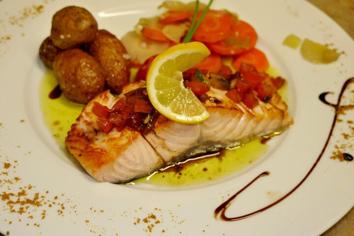 Dining 21 of 39