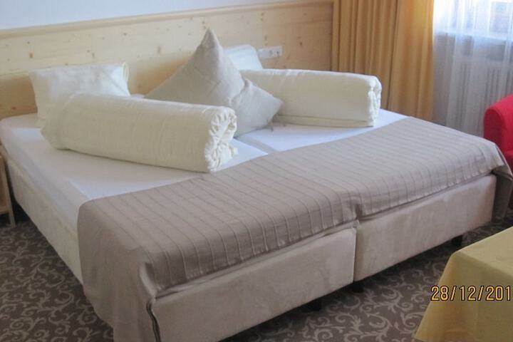 Room 3 of 44