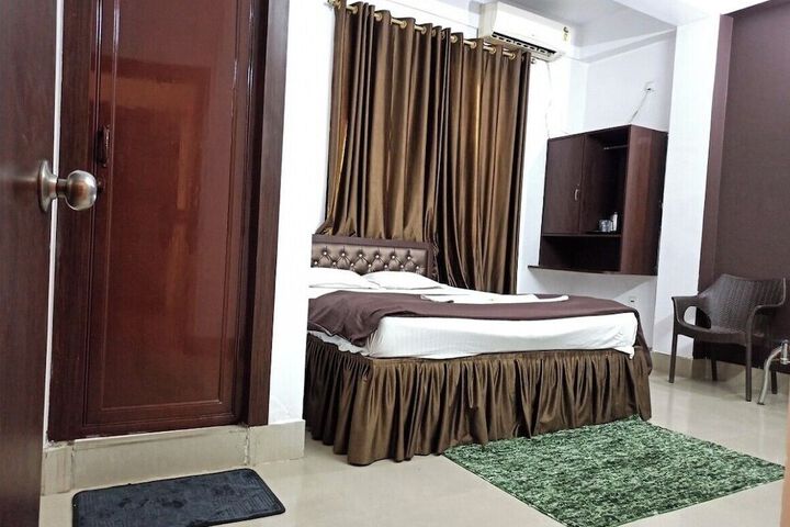 Room 4 of 20