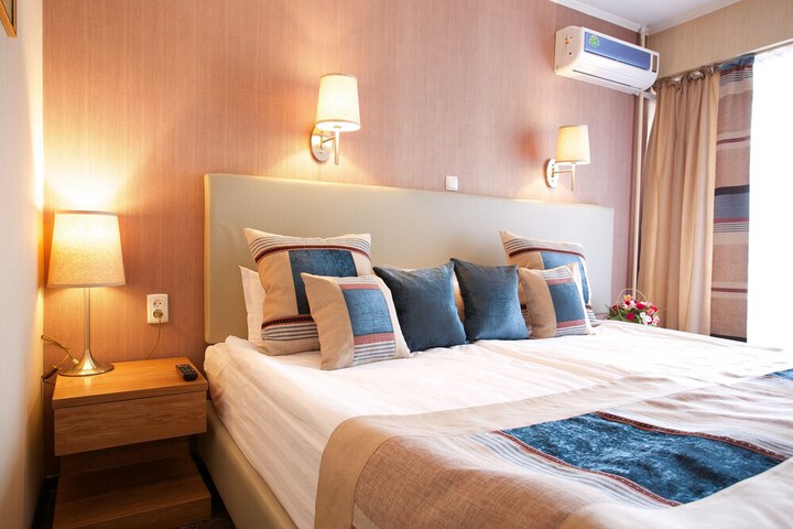 Room 4 of 30