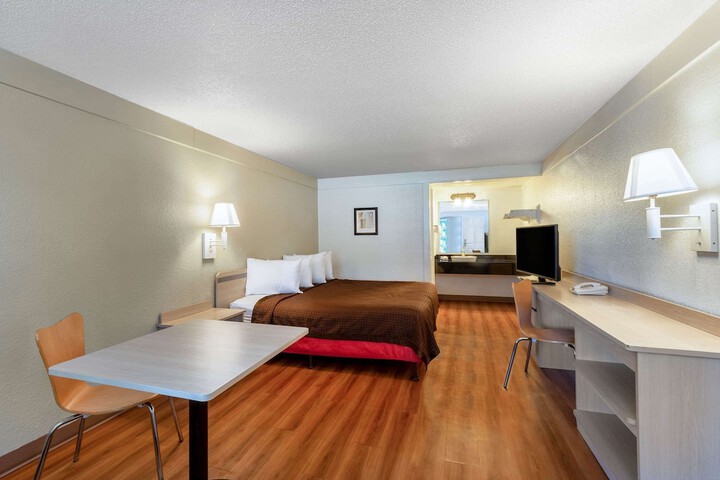 1 King Bed (8 of 13)