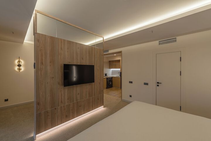 Room 8 of 43