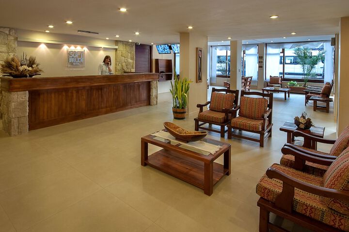 Entrance & Lobby