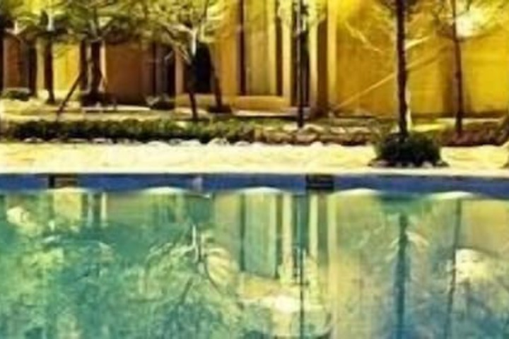 Hotel Pool