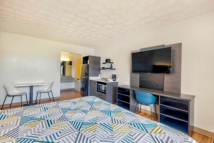 2 Full Beds Suite Kitchen (6 of 13)