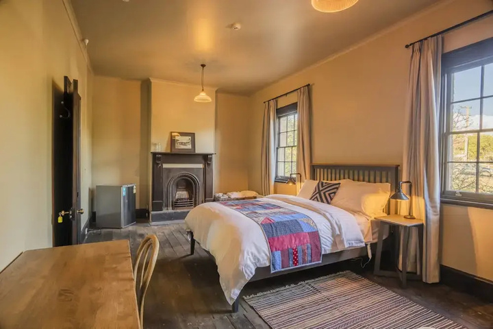 Room 2 of 11