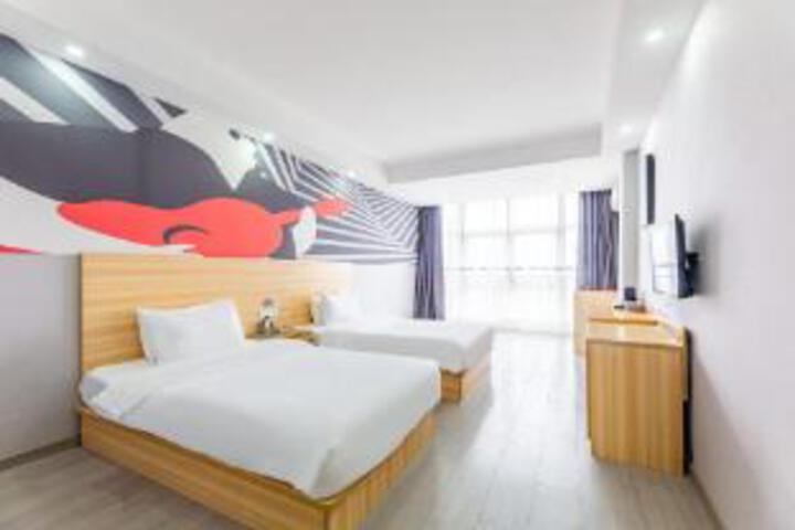 Room 7 of 8