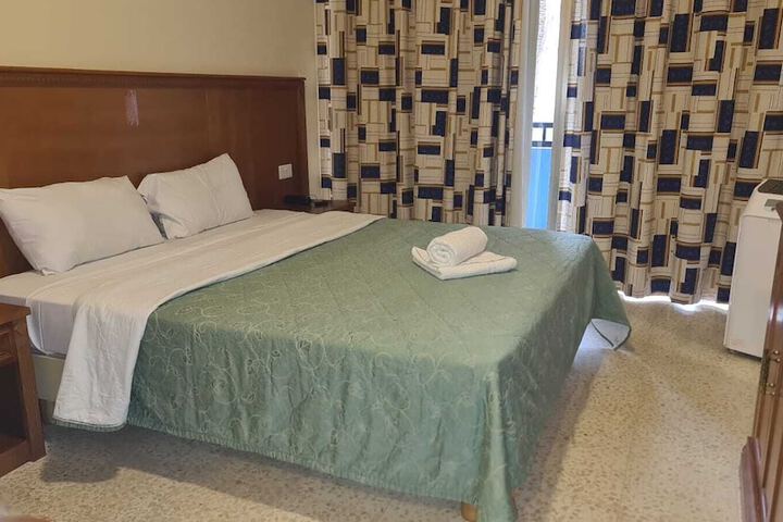 Room 16 of 33