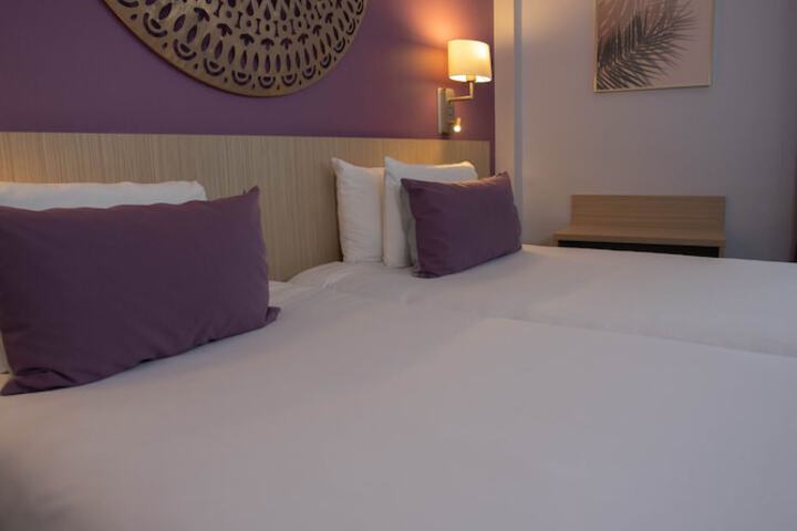 Room 32 of 50
