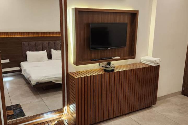 Room 3 of 12