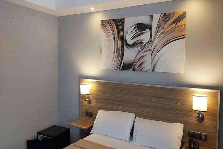 Room 10 of 30