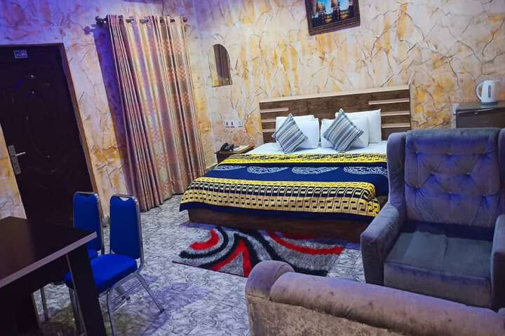 Room 5 of 63