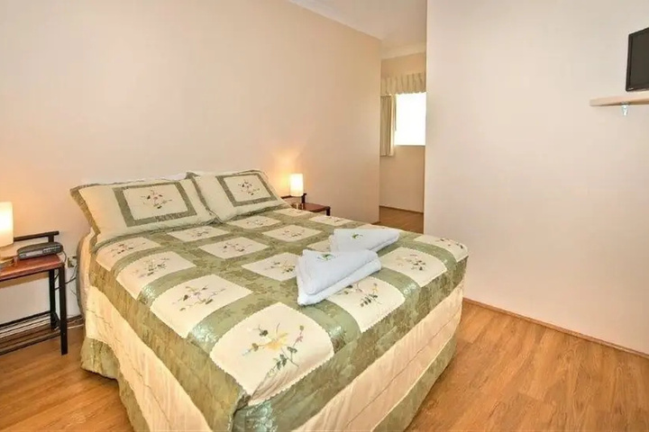 Room 5 of 15