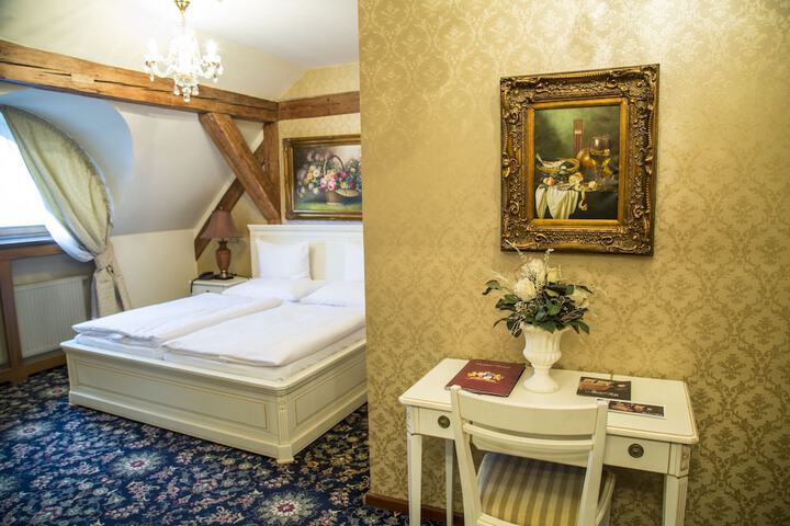 Room 8 of 40