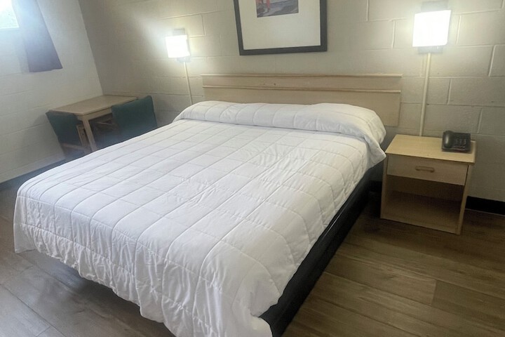 Room 4 of 16