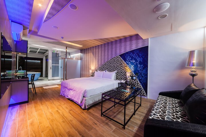 Room 12 of 39