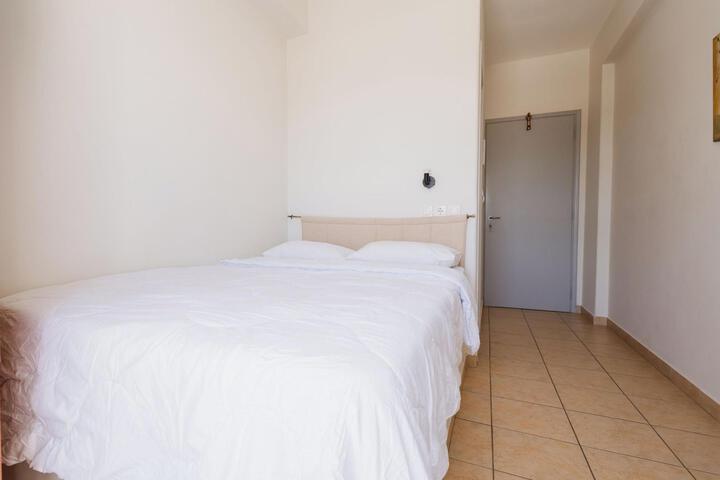 Room 2 of 6
