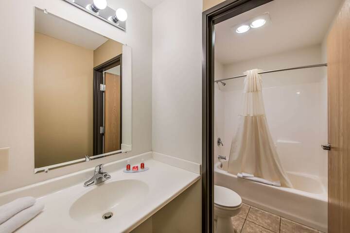 2 Double Beds (7 of 8)