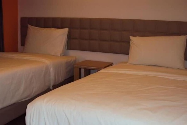 Room 12 of 24