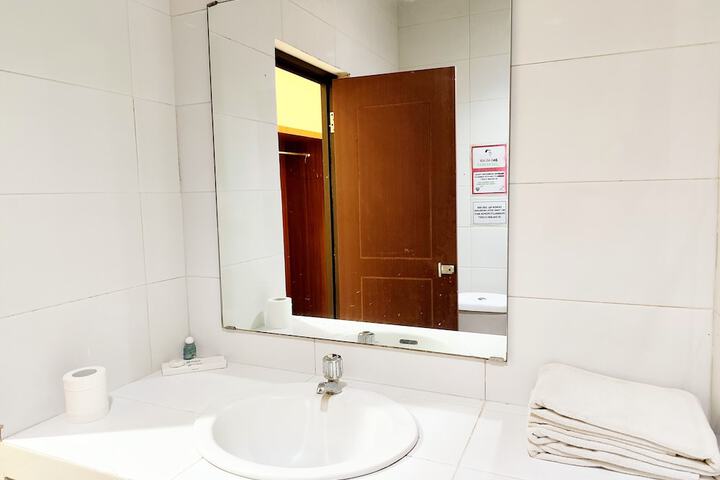 Room 9 of 12