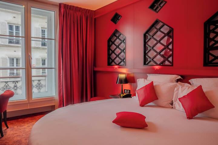 Room 33 of 65