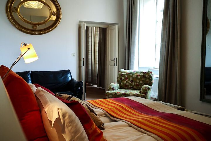 Room 6 of 61